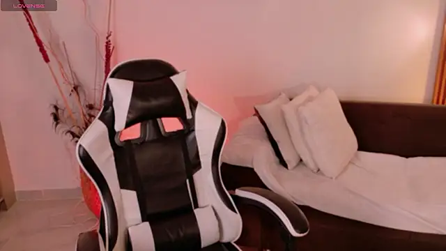 AnabelWolf online show from March 25, 2026, 3:33 pm