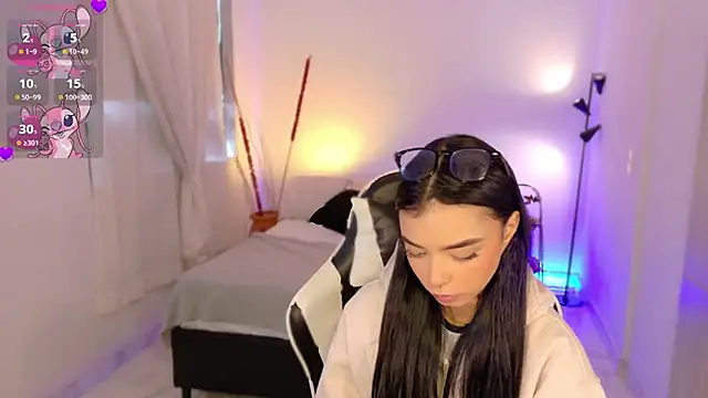 AnabelWolf online show from October 27, 2025, 4:30 pm