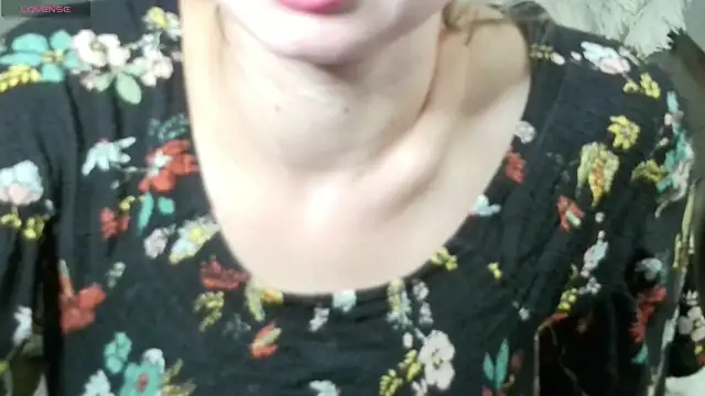 Snapshot of Mikki5P chatting on September 29, 2025, 5:40 pm Mikki5P online show from September 29, 2025, 5:40 pm