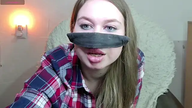 Snapshot of Mikki5P chatting on March 3, 2025, 6:03 pm Mikki5P online show from March 3, 2025, 6:03 pm