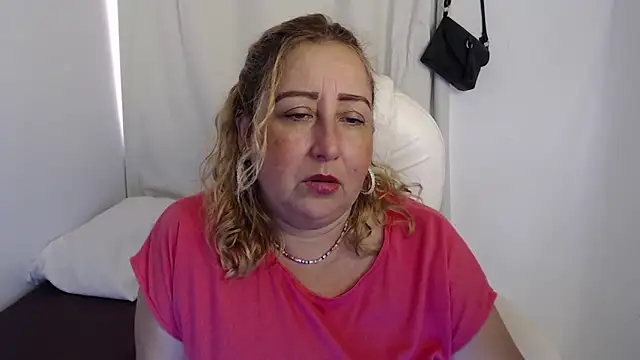 Xileny-Halliwey online show from September 19, 2025, 3:49 pm