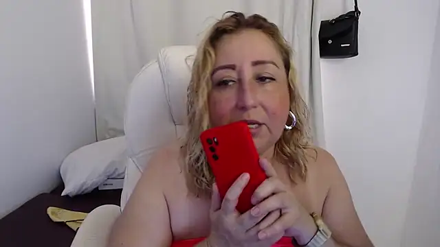 Xileny-Halliwey online show from September 18, 2025, 4:10 pm