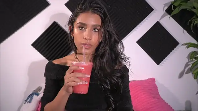 Ambeer Rousess online show from November 3, 2025, 11:52 pm