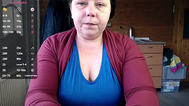 Snapshot of KasiaPrivat chatting on February 28, 2025, 12:09 pm KasiaPrivat online show from February 28, 2025, 12:09 pm