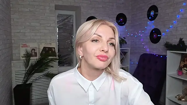 Snapshot of Barbara_Blonde chatting on February 4, 2025, 5:01 pm Barbara Blonde online show from February 4, 2025, 5:01 pm