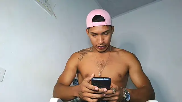 maximo vega newv online show from December 19, 2025, 8:22 pm