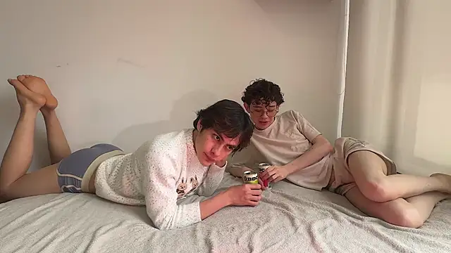 mapleg online show from November 30, 2025, 8:42 pm