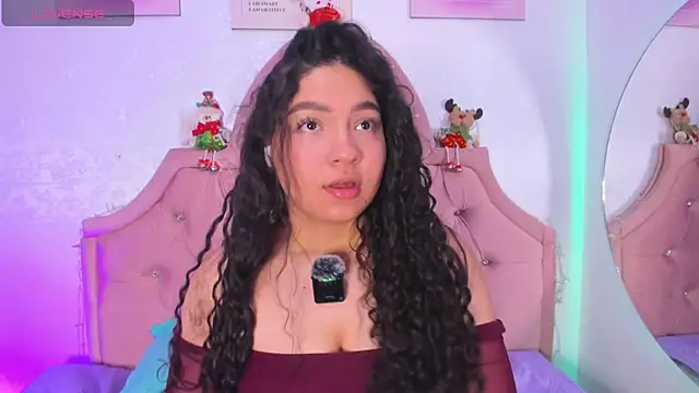 amandalee01 online show from December 21, 2025, 6:31 pm