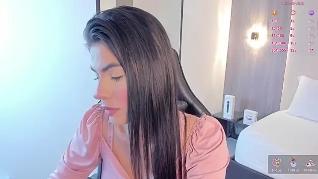 stephanya  online show from October 30, 2025, 7:33 pm