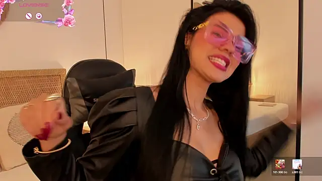 stephanya  online show from April 22, 2026, 7:42 pm