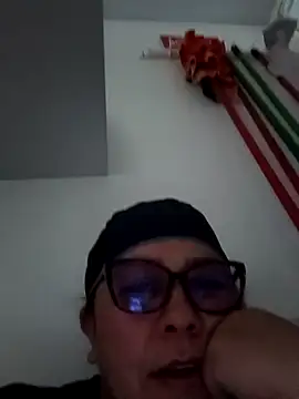 Snapshot of Darly_Gomez chatting on October 18, 2025, 8:00 pm Darly Gomez online show from October 18, 2025, 8:00 pm