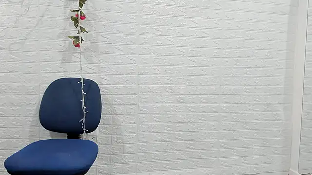 CHantal 33 online show from December 30, 2024, 6:16 pm