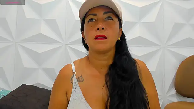 CHantal 33 online show from January 2, 2025, 11:06 pm