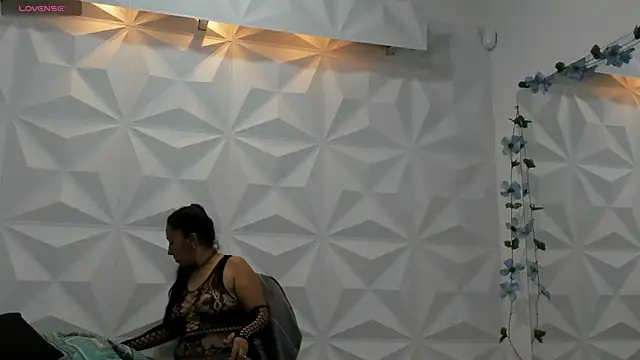 CHantal 33 online show from January 5, 2025, 6:24 pm