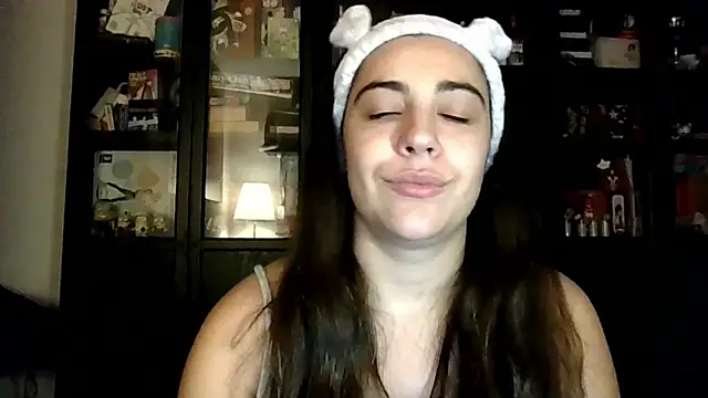 Snapshot of Ursumi1 chatting on November 8, 2025, 7:50 pm Ursumi1 online show from November 8, 2025, 7:50 pm