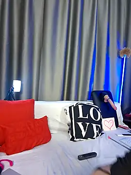 Snapshot of Milforja chatting on December 2, 2025, 7:04 pm Milforja online show from December 2, 2025, 7:04 pm