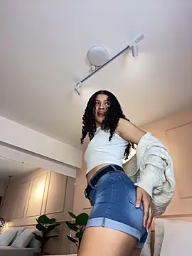 SHARONN     online show from December 2, 2025, 4:03 am