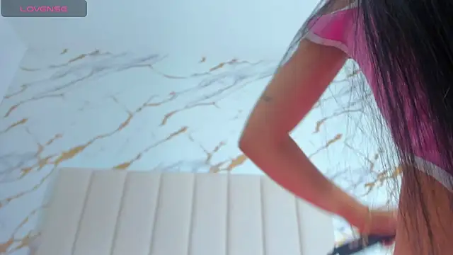 aggy castel online show from April 1, 2026, 2:36 pm