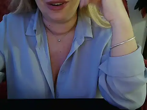 Emmamilfita online show from March 2, 2025, 9:30 pm