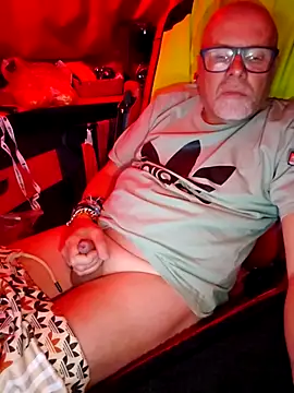 KOMANDOS74 online show from February 7, 2026, 7:33 pm
