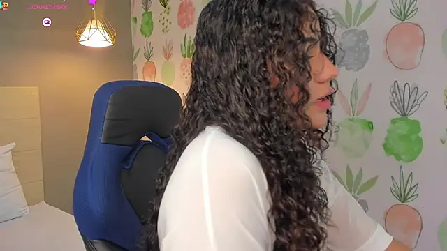 yaya23x online show from October 1, 2025, 2:10 pm