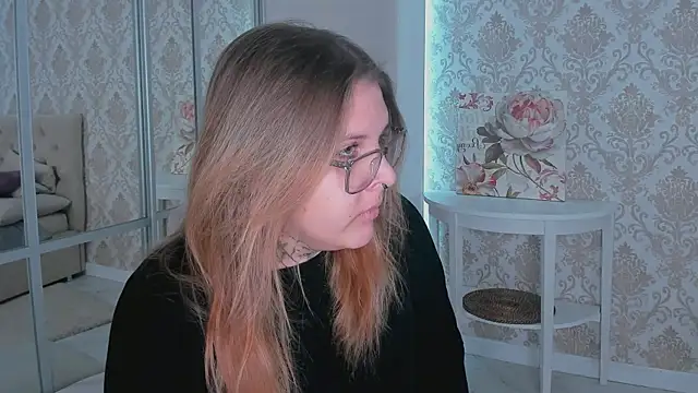 Snapshot of EngelCoombs chatting on December 13, 2024, 6:27 pm EngelCoombs online show from December 13, 2024, 6:27 pm