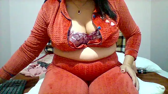 spicy loulou online show from December 13, 2024, 8:26 pm