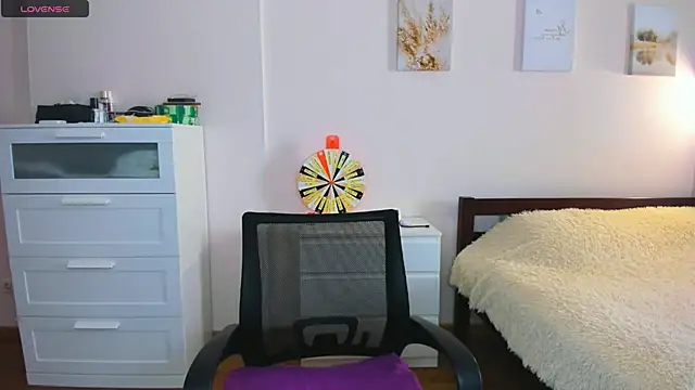 Ellista online show from April 8, 2026, 9:22 am