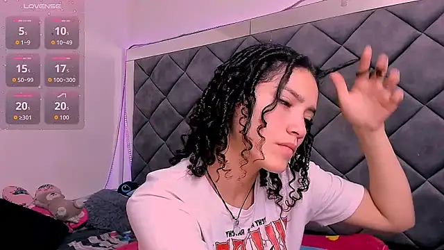 Nellyhills online show from November 12, 2025, 1:37 pm