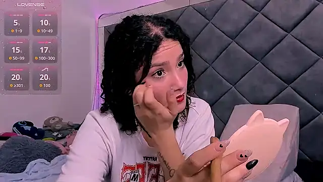 Nellyhills online show from November 30, 2025, 7:36 pm