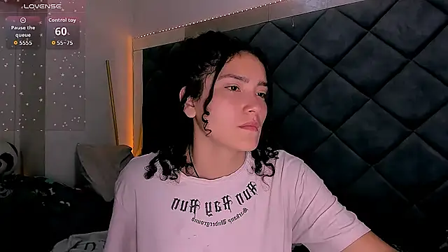 Nellyhills online show from October 28, 2025, 10:03 am