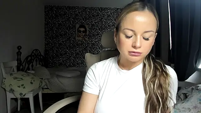 jennifer838 online show from April 28, 2026, 11:47 am