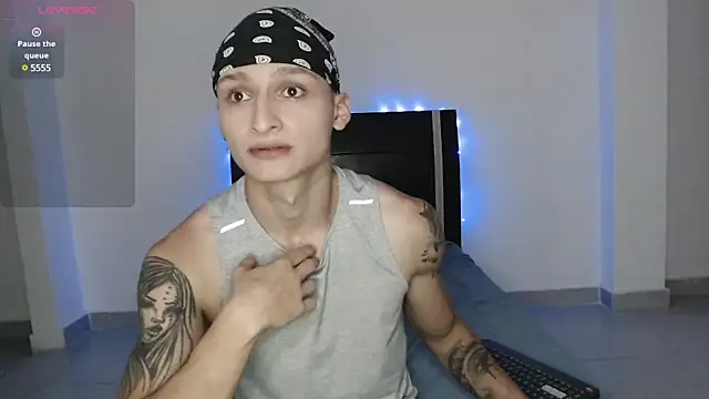 arthurphoenix  online show from December 21, 2024, 4:19 am