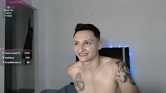 arthurphoenix  online show from December 24, 2024, 10:33 am