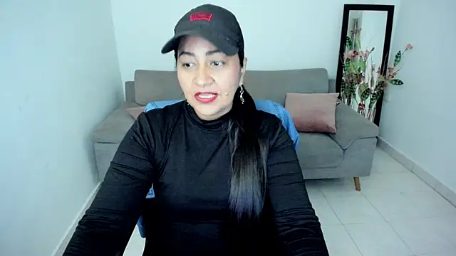 Snapshot of Adele_Sweett chatting on November 3, 2025, 11:47 am Adele Sweett online show from November 3, 2025, 11:47 am