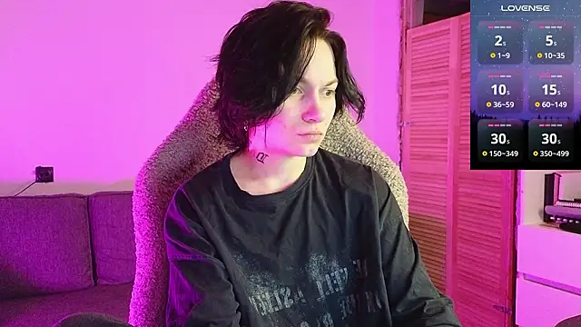 esajukyy online show from February 13, 2026, 1:33 pm