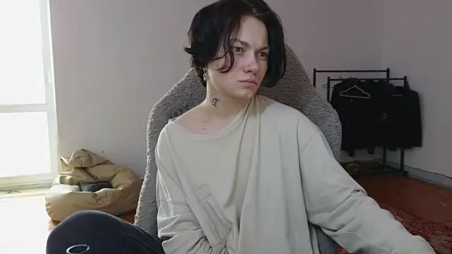 esajukyy online show from July 18, 2026, 10:02 am