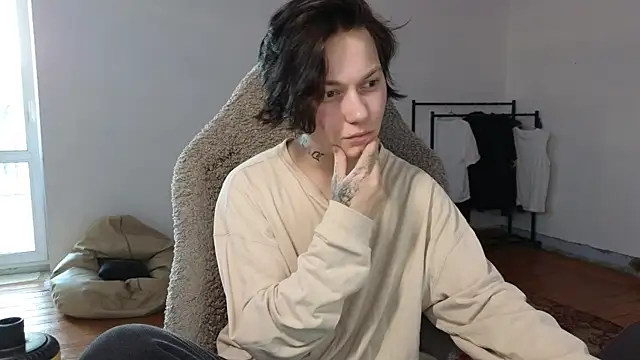 esajukyy online show from July 8, 2026, 1:01 pm