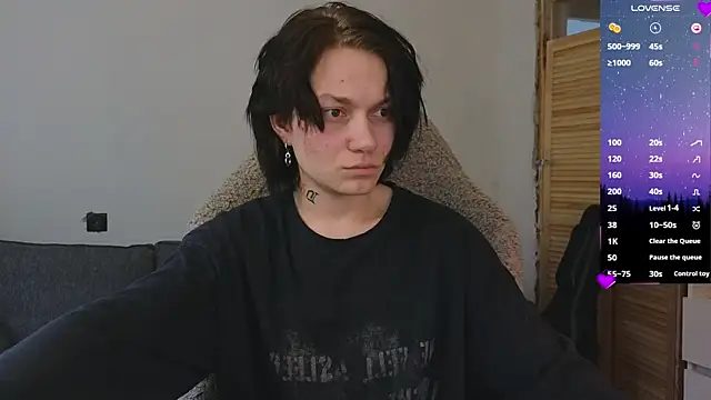 esajukyy online show from April 18, 2026, 11:12 am