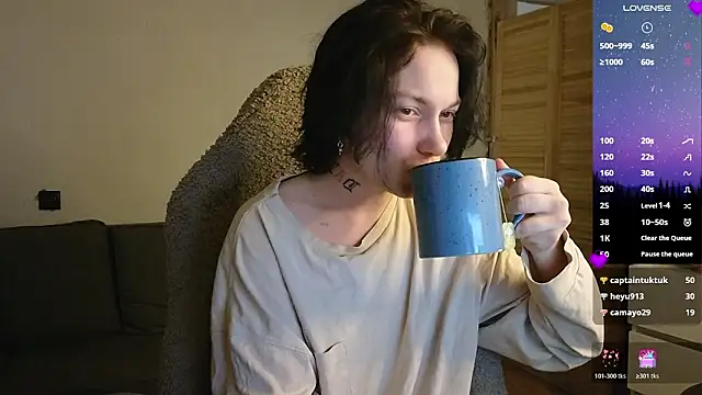 esajukyy online show from March 9, 2026, 3:59 pm