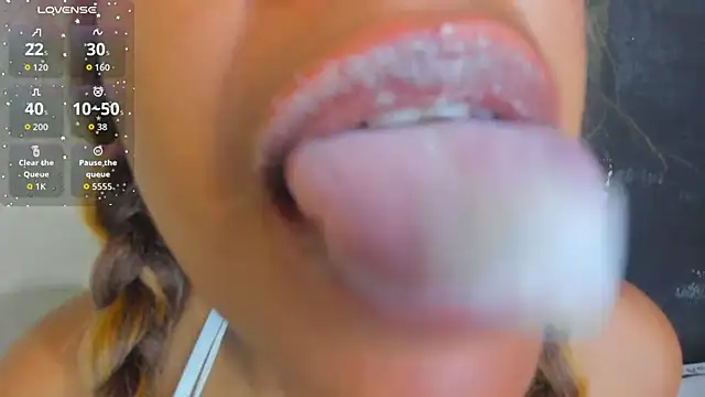 KamariaFyre online show from January 11, 2026, 3:57 am