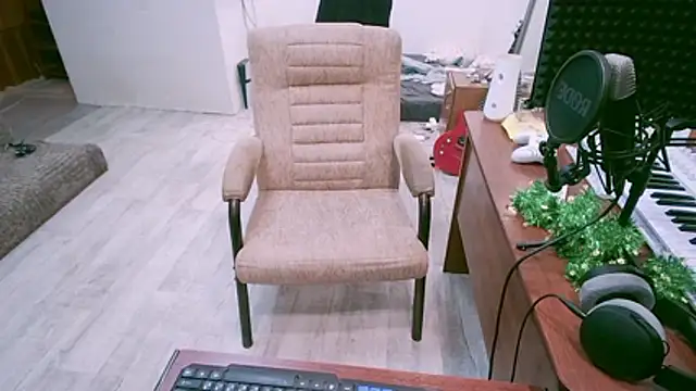 AnnitaMilliter online show from February 5, 2026, 5:31 pm