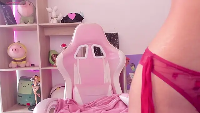 KatieSimpson  online show from December 10, 2024, 2:50 pm