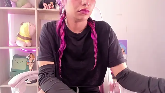 KatieSimpson  online show from December 26, 2024, 6:12 pm