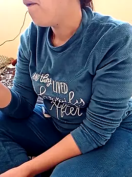 Snapshot of ShadiaStar chatting on November 25, 2025, 10:04 am ShadiaStar online show from November 25, 2025, 10:04 am