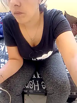 Snapshot of ShadiaStar chatting on November 18, 2025, 12:52 pm ShadiaStar online show from November 18, 2025, 12:52 pm