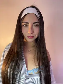 Snapshot of Melody_04 chatting on May 10, 2026, 2:59 am Melody 04 online show from May 10, 2026, 2:59 am