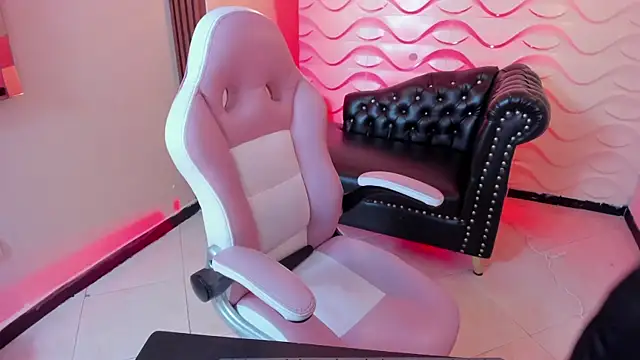 Snapshot of natasha_adams22 chatting on October 24, 2025, 12:42 am natasha adams22 online show from October 24, 2025, 12:42 am