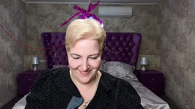 Snapshot of Sandra_Snow chatting on February 12, 2025, 5:16 pm Sandra Snow online show from February 12, 2025, 5:16 pm