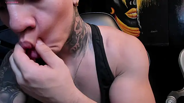 Snapshot of Flynn_Riider chatting on December 19, 2025, 6:21 pm Flynn Riider online show from December 19, 2025, 6:21 pm